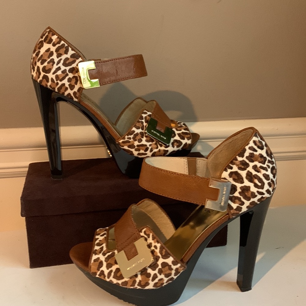 Michael Kors Beverly Calf hair animal Print Sandals - Picture 4 of 12